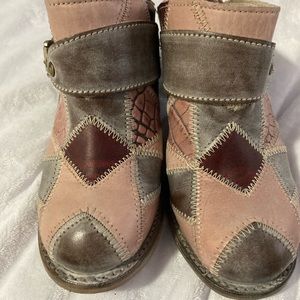 Freebird Beetle bootie clogs. Size 7